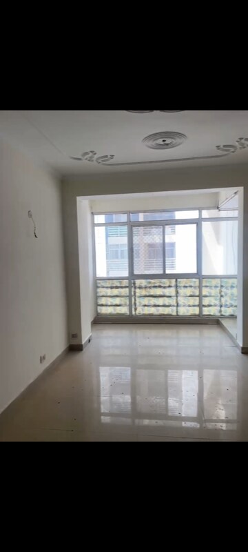 Room in 3 BHK Apartment at Piyush Heights, Sector 89 – for Rent