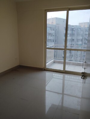 Room in 3 BHK Apartment at Conscient Habitat Residences, Sector 78 – for Sale