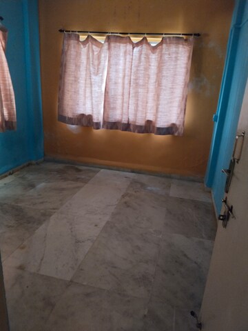 Room in 3 BHK Apartment at Janki Niwas Malad, Malad East – for Rent