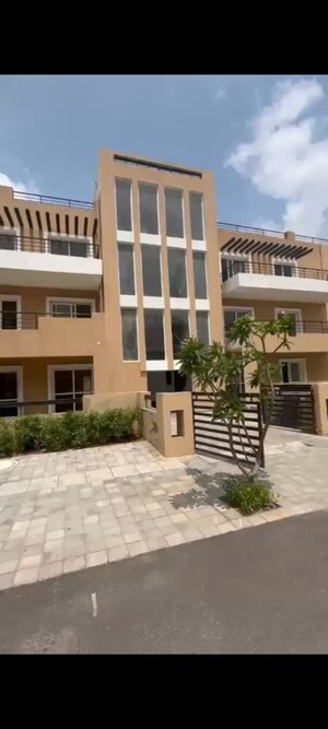 3.5 BHK Builder Floor For Sale in BPTP Park 81, Sector 81