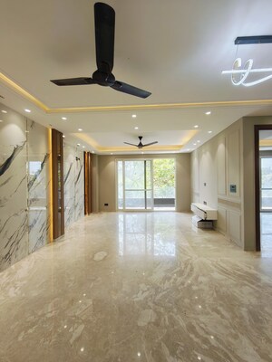 Room in 4 BHK Builder Floor at SS Mayfield Gardens, Sector 51 – for Sale