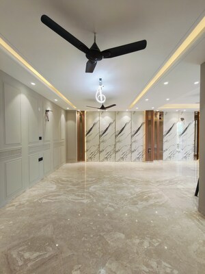 Room in 4 BHK Builder Floor at SS Mayfield Gardens, Sector 51 – for Sale