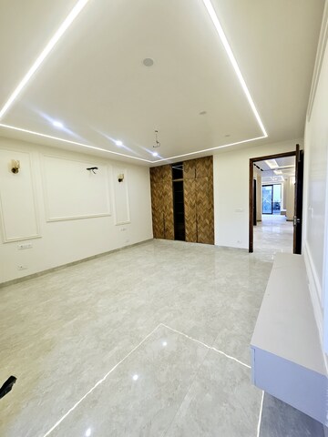 Room in 4 BHK Builder Floor at SS Mayfield Gardens, Sector 51 – for Sale