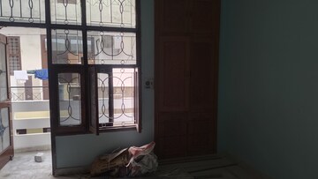 Room in 3 BHK Independent House at Sector 10a – for Rent