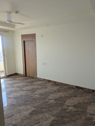 Room in 3 BHK Apartment at Ansal Faridabad Eye, Sector 70 – for Rent