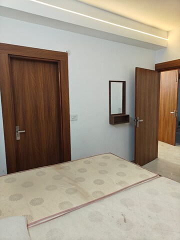 Room in 2 BHK Builder Floor at Saket – for Rent