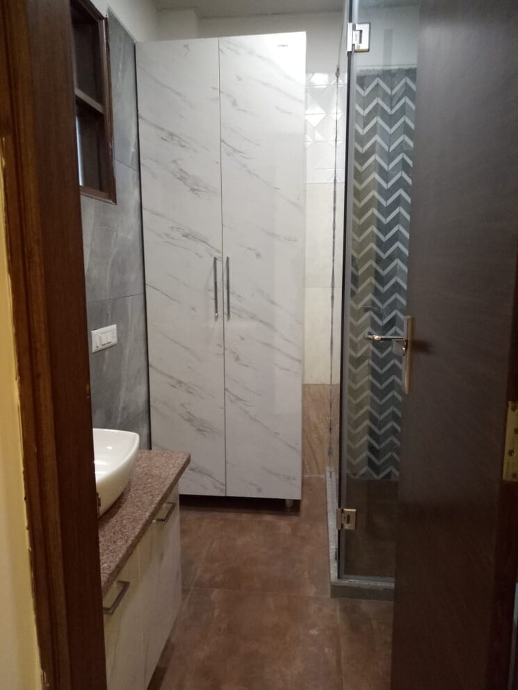 Bathroom, vasundhara sector 1 4 Bedroom 2100 Sq.Ft. Apartment In Vasundhara Sector 1 Ghaziabad 8540636