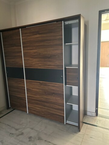 Room in 3 BHK Builder Floor at Nirvana Country – for Rent