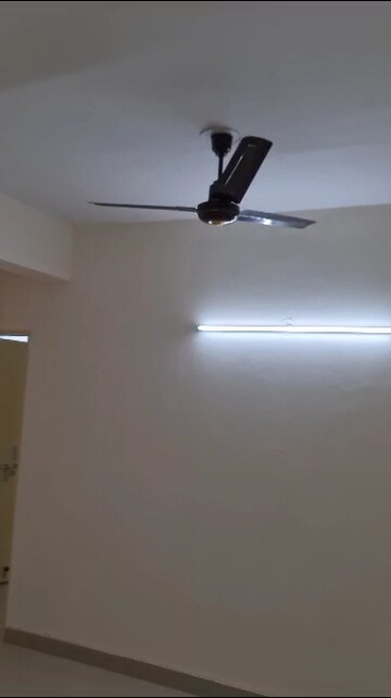 Room in 3 BHK Apartment at Conscient Habitat 78, Sector 78 – for Rent