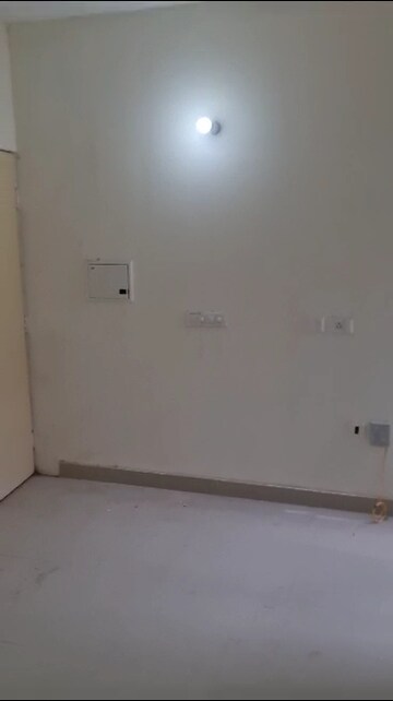 Room in 3 BHK Apartment at Conscient Habitat 78, Sector 78 – for Rent