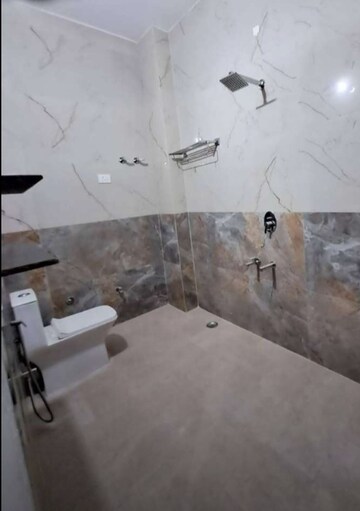 Master Bedroom in 3 BHK Builder Floor at Indira Nagar – for Rent