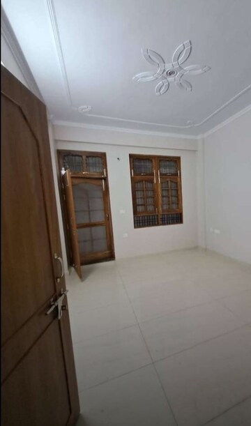 Building Lobby in 3 BHK Builder Floor at Indira Nagar – for Rent