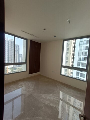 Room in 2 BHK Apartment at Piramal Vaikunth, Balkum Pada – for Rent