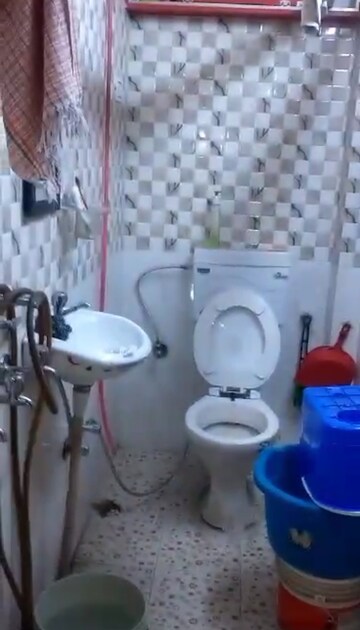 Bathroom in 2.5 BHK Builder Floor at Mayur Vihar – for Sale