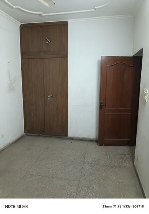 Room in 4 BHK Builder Floor at Shalimar Bagh – for Sale