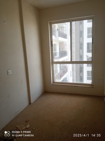 Room in 3 BHK Apartment at Emaar Emerald Nuevo, Sector 65 – for Rent