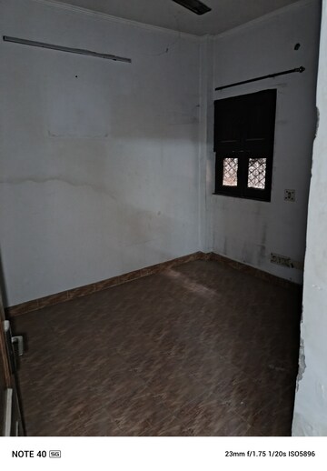 Room in 2 BHK Builder Floor at Pitampura – for Rent