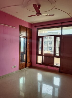 Room in 3 BHK Apartment at Navshakti Apartment, Sector 46 – for Sale