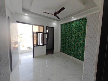 Room in 2 BHK Builder Floor at Sector 73 – for Sale