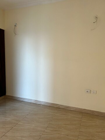 Room in 3 BHK Apartment at Sector 1 Greater Noida – for Rent
