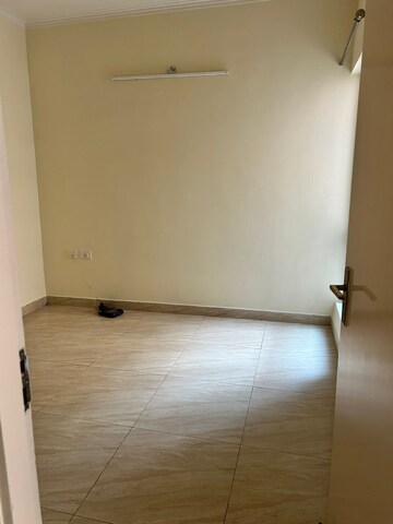 Room in 3 BHK Apartment at Sector 1 Greater Noida – for Rent