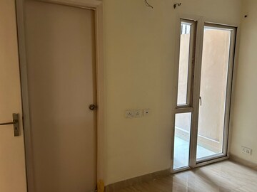 Room in 3 BHK Apartment at Sector 1 Greater Noida – for Rent
