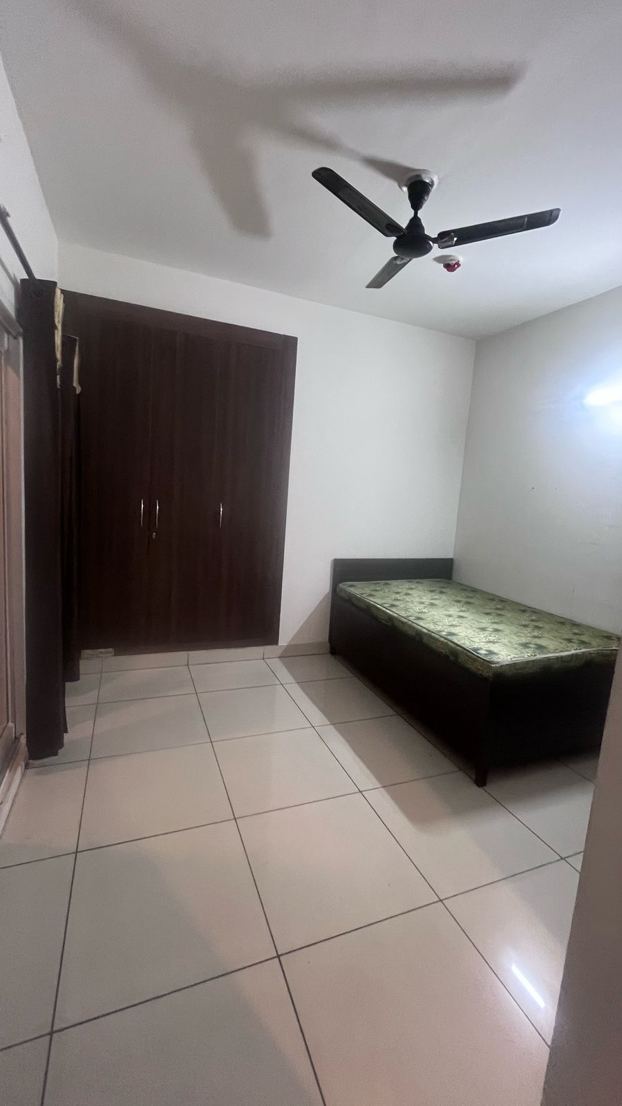 3 BHK + Study Room 1350 Sq.Ft. Builder Floor in RWA Apartments