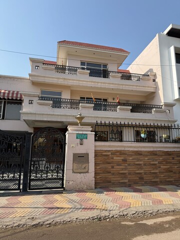 6+ BHK Independent House – Exterior View View at Vip Road - for Rent