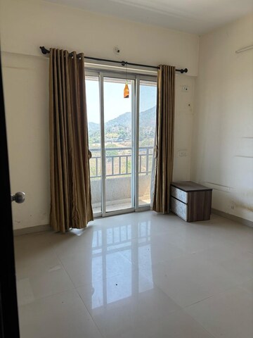 Room in 2 BHK Apartment at Lodha Splendora, Ghodbunder Road – for Rent