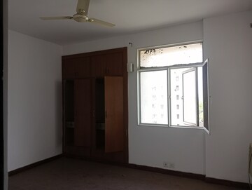 Room in 3 BHK Apartment at Eldeco Olympia, Sector 93a – for Rent