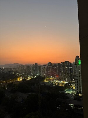 Swimming Pool in 2 BHK Apartment at Kalpataru Immensa, Kolshet Road – for Sale