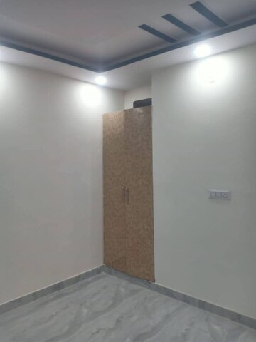 Room in 2 BHK Builder Floor at West Sant Nagar – for Rent