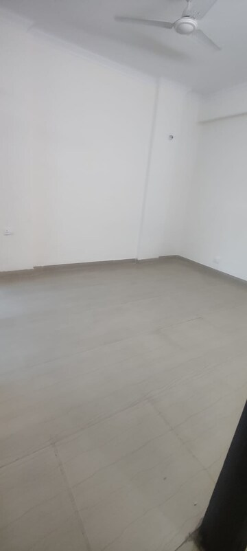Room in 3 BHK Apartment at JKG Palm Court, Sector 16c Greater Noida – for Rent