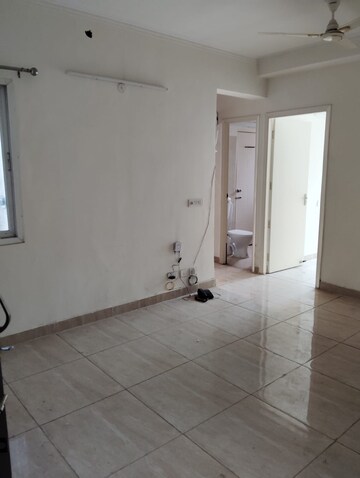 Room in 3 BHK Apartment at Gaur City 2 - 14th Avenue, Sector 16c Greater Noida – for Rent