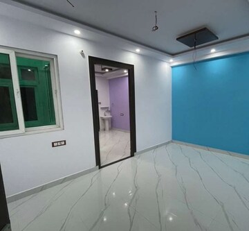 Room in 2 BHK Apartment at Hazratganj – for Rent