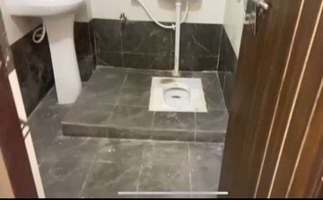 Bathroom in 2 BHK Apartment at Hazratganj – for Rent