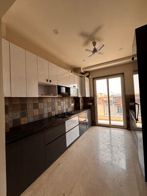 Kitchen in 3 BHK Builder Floor at Unitech South City 1, South City 1 – for Sale