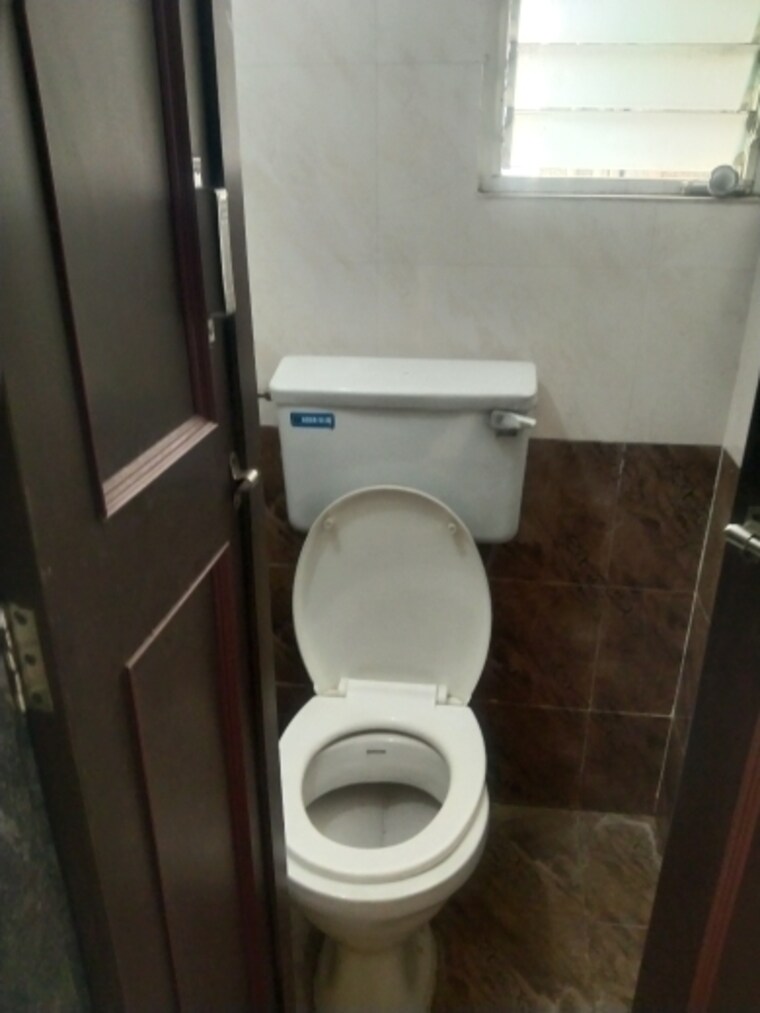 Bathroom, mig-colony-gokhalenagar 1 Bedroom 550 Sq.Ft. Apartment In Gokhalenagar Pune 8541515