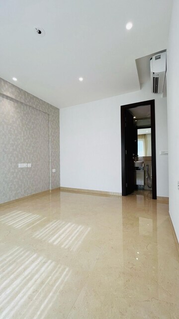 Master Bedroom in 2 BHK Apartment at Hiranandani Highland, Powai – for Rent