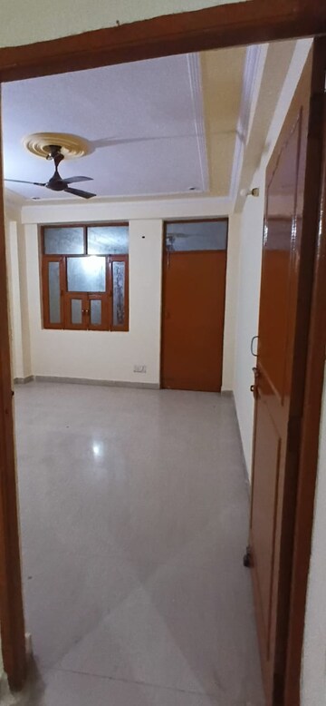 Room in 2 BHK Builder Floor at Mayur Vihar Phase 1 Extension – for Rent