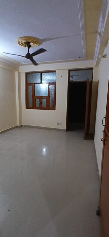 Room in 2 BHK Builder Floor at Mayur Vihar Phase 1 Extension – for Rent