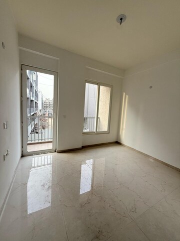 Room in 3 BHK Apartment at Smart World Orchard, Sector 61 – for Rent
