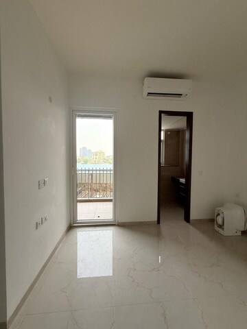 Room in 3 BHK Apartment at Smart World Orchard, Sector 61 – for Rent