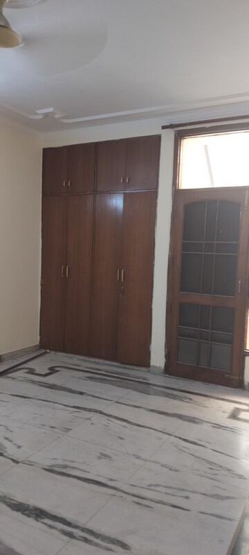 Room in 3 BHK Independent House at RWA Apartments Sector 50, Sector 50 – for Rent