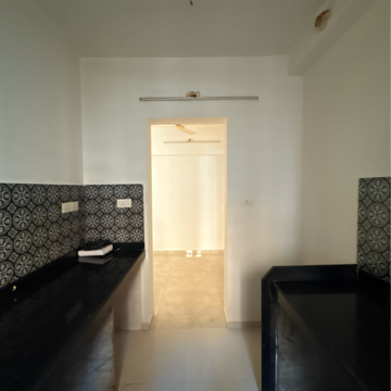 Room in 1 BHK Apartment at Lodha Amara, Sandoz Baug – for Rent