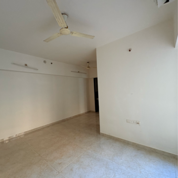 Room in 1 BHK Apartment at Lodha Amara, Sandoz Baug – for Rent