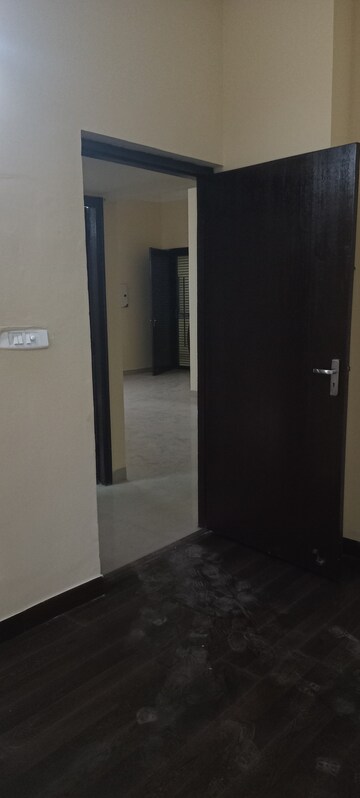 Room in 3.5 BHK Apartment at Assotech Windsor Court, Sector 78 – for Rent
