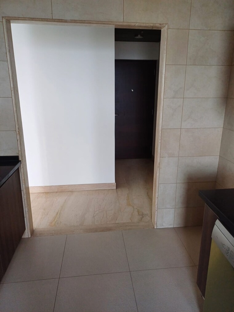 Bathroom, pivotal-riddhi-siddhi 2.5 Bedroom 600 Sq.Ft. Apartment In Sector 77 Gurgaon 8541695