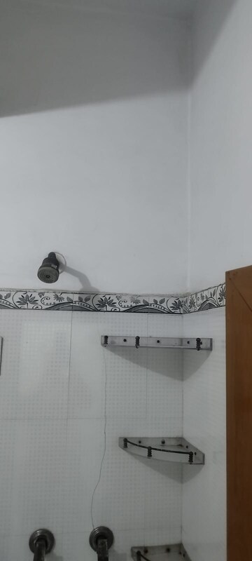 1 BHK Builder Floor For Rent in Sector 17