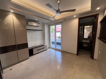 Room in 4 BHK Builder Floor at Ansal Sushant Lok I, Sector 43 – for Rent
